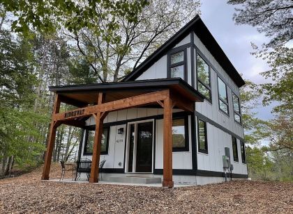 Ridge Way - Walk to Glen Arbor - Pet-Friendly - Close to Sleeping Bear Dunes