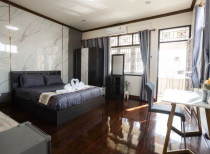 2B Cozy Hostel