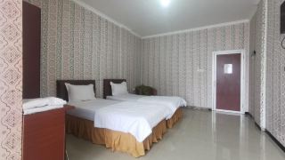 comfortable-room-at-sulawersi-street-by-anna