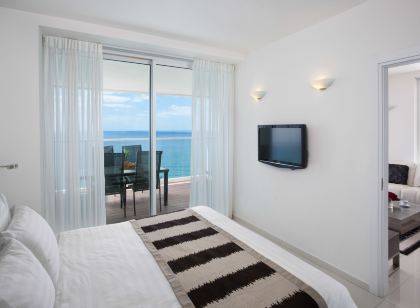 Island Luxurious Suites Hotel