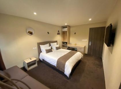 Fly Inn Madagascar Hotel - Navette Gratuite H24 - à 300m de l'Aéroport International