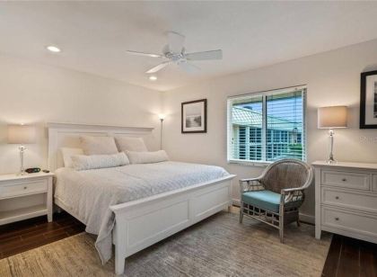 Siesta Key Resort, Private beach, pickle ball & tennis paradise.