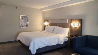 holiday-inn-express-and-suites-ft-lauderdale-n-exec-airport
