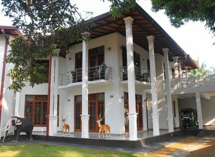 Mahakumara White House Hotel