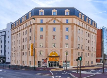 Premiere Classe Paris Ouest - Pont De Suresnes