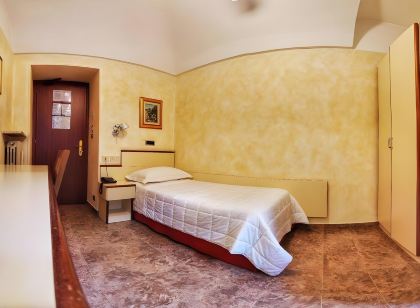 Le Petit Hotel