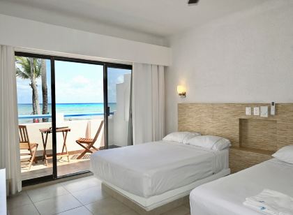 Pelicano Inn Playa del Carmen - Beachfront Hotel