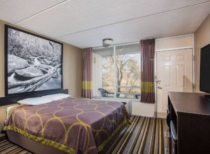 Super 8 by Wyndham Sevierville Riverside