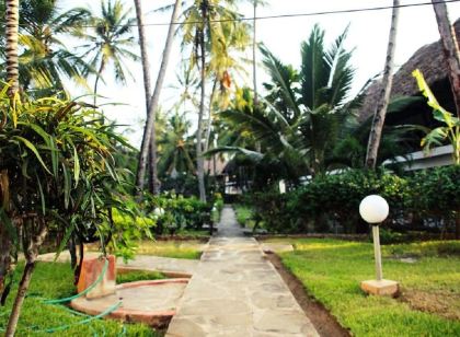 Room in Guest Room - Beautiful Ascot Residence Right on White Sandy Beach