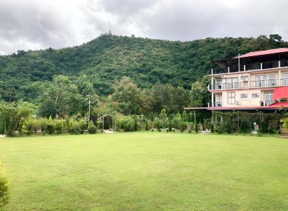 Shalom Farmhouse by the Hillside