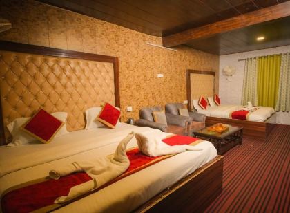 Hotel Kausani Retreat