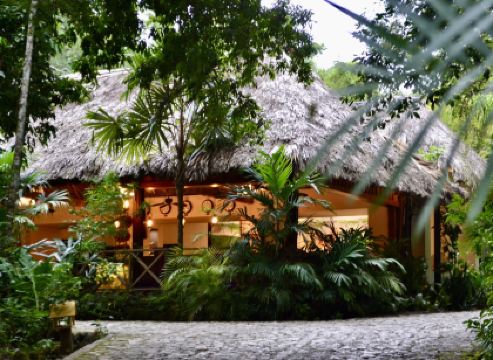 Jungle Lodge Tikal Hostal