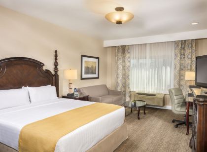 아이레스 스위트 온타리오 앳 밀스 몰