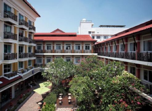 Rambuttri Village Inn & Plaza