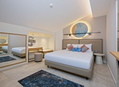 A Suite Side