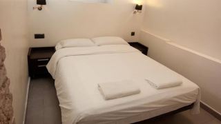 split-level-apartment-in-barceloneta-near-sea