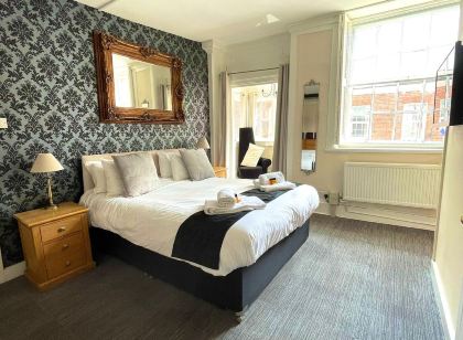 The Crown and Cushion