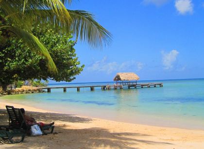 Private villa apartment with pool and within 15 minute walk to 3 beaches.