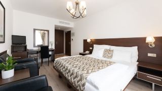 hotel-antares