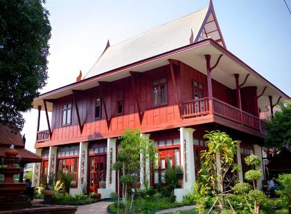Baan Lhang Wangh, house behind the palace