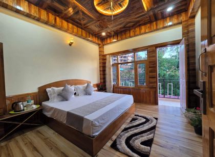 The Wooden Nook Chail