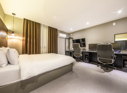 용문 Hotel AWESOME