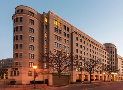 Embassy Suites by Hilton Alexandria Old Town