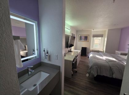 The Aqua Pacific Hotel