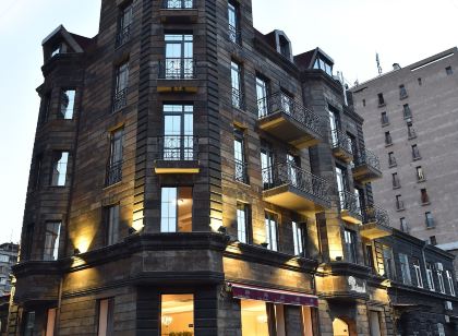 Boulevard Hotel