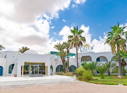 Hotel Venice Beach- Families and Couples Only