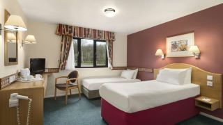 days-inn-by-wyndham-michaelwood-m5