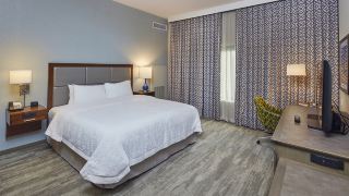 hampton-inn-and-suites-sacramento-at-csus
