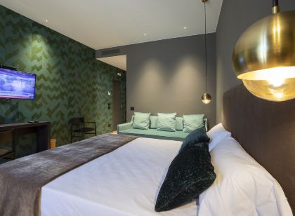 Re Sale Hotel