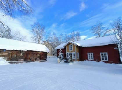 Lauri Historical Log House Manor