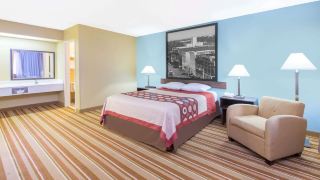 super-8-by-wyndham-dothan