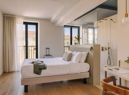 Yelo Jean Médecin Hotel, Sonder