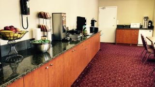 super-8-by-wyndham-west-kelowna-bc