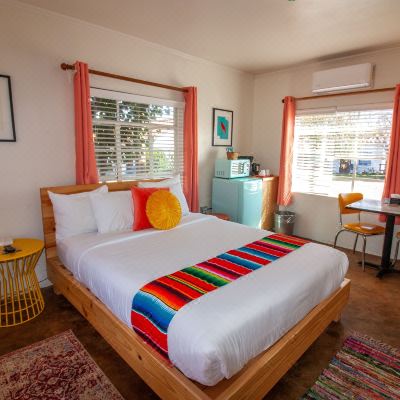 Deluxe Single Room, 1 Queen Bed, Courtyard View, Courtyard Area Deluxe Single Room, 1 Queen Bed, Courtyard View, Courtyard Area Antelope Lodge Promo Code