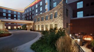 hampton-inn-and-suites-rosemont-chicago-o-hare