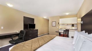 super-8-by-wyndham-west-kelowna-bc