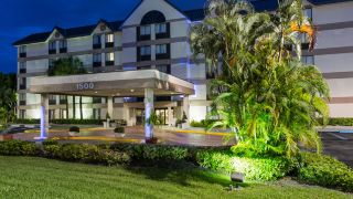 holiday-inn-express-and-suites-ft-lauderdale-n-exec-airport
