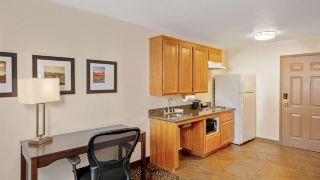 la-quinta-inn-and-suites-by-wyndham-las-vegas-red-rock