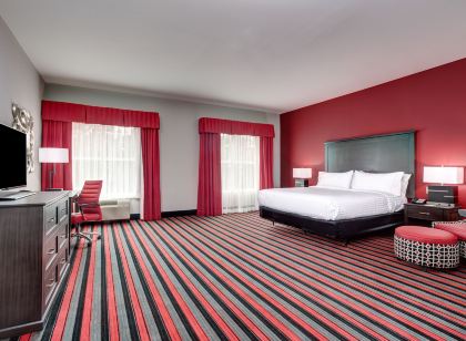 Holiday Inn & Suites Lafayette North