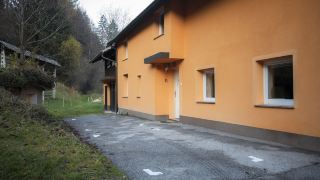 house-by-the-river