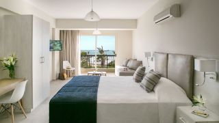 louis-paphos-breeze
