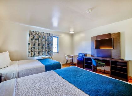 Motel 6 Duluth, MN