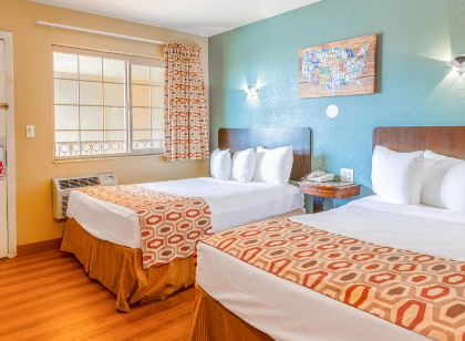 Hotel Avenida - Oceanside Camp Pendleton