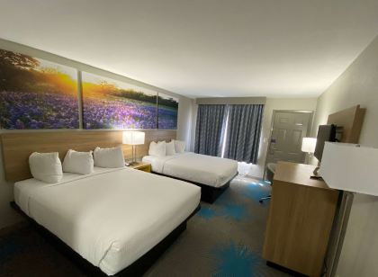 Days Inn by Wyndham Waco University Area