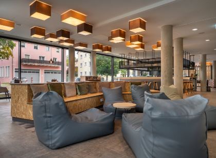 Holiday Inn - the niu, Timber Esslingen
