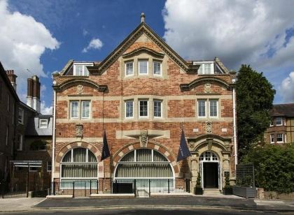 One Warwick Park Hotel